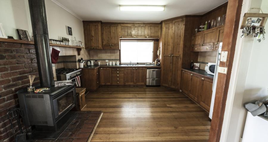 Before Karlie's kitchen makeover