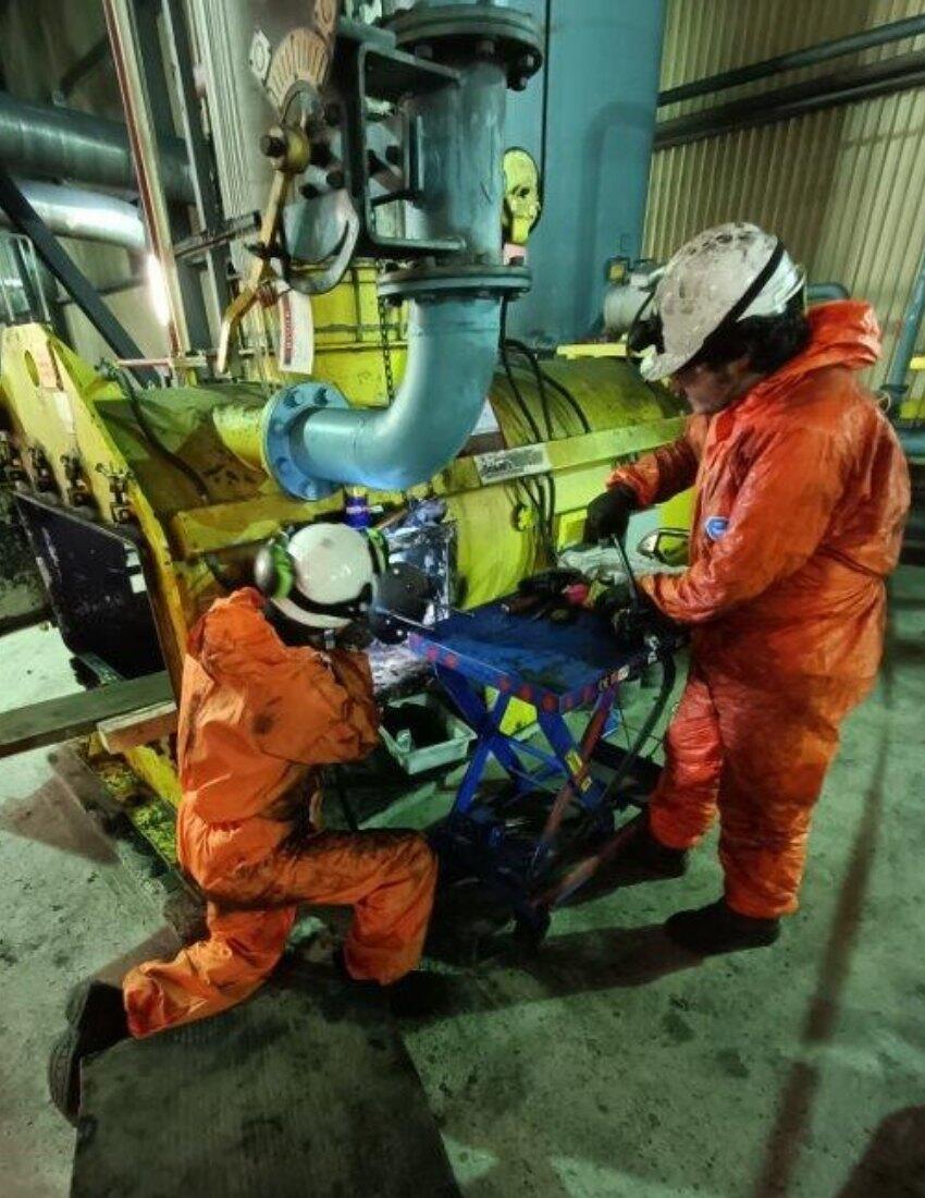 Completing planned maintenance on a mill feeder at Mt Piper in NSW that supplies coal to the boiler. Both generating units at Mt Piper are equipped with seven mills